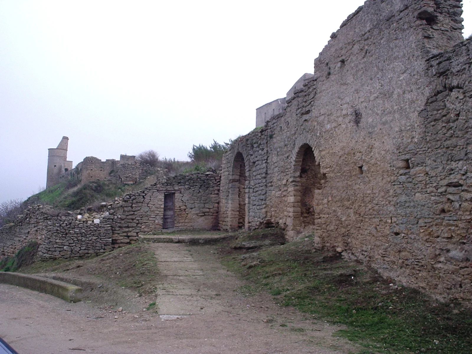 Porta e Torre Saracena a Tricarico