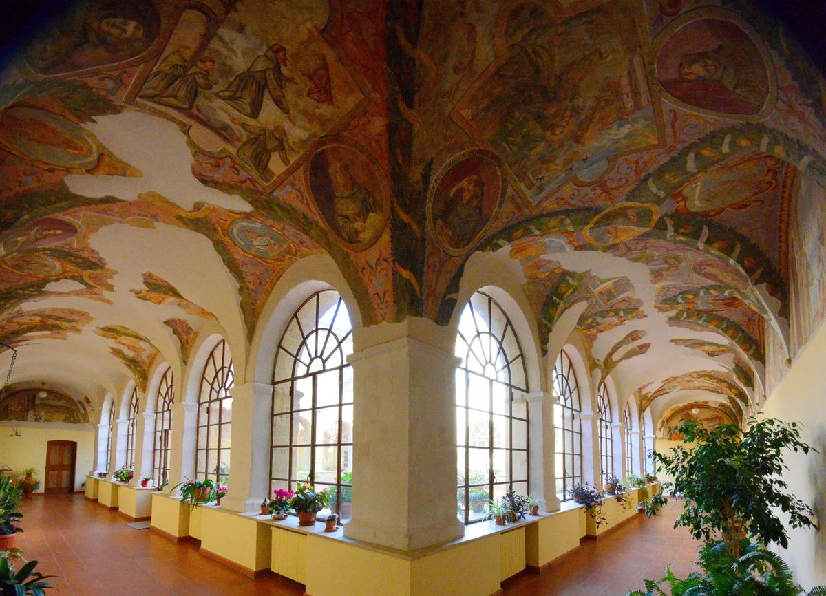 Quadriportico del chiostro affrescato
